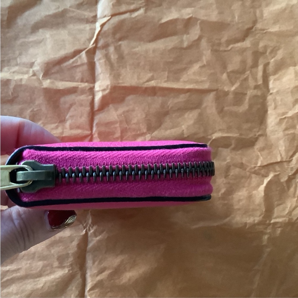 🩷🤍 Gucci wallet - Picture 3 of 5